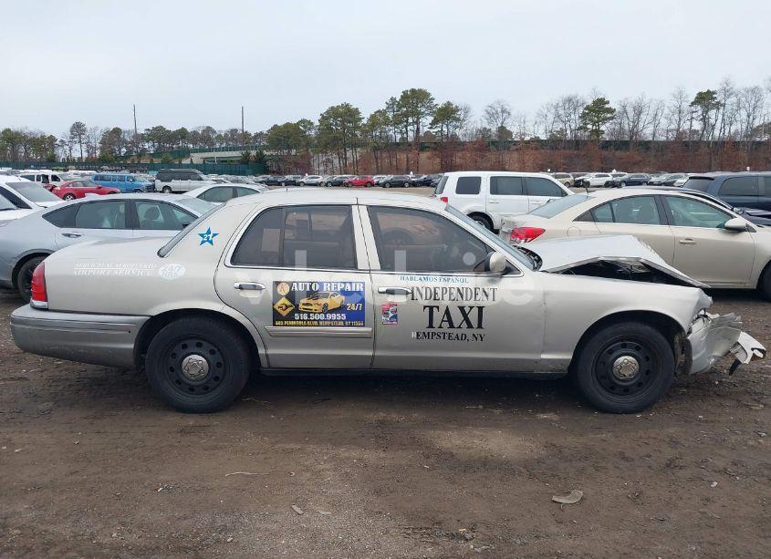 Photo 13 of 2011 Ford Crown VICTORIA LX (VIN 2FABP7EV3BX127207)