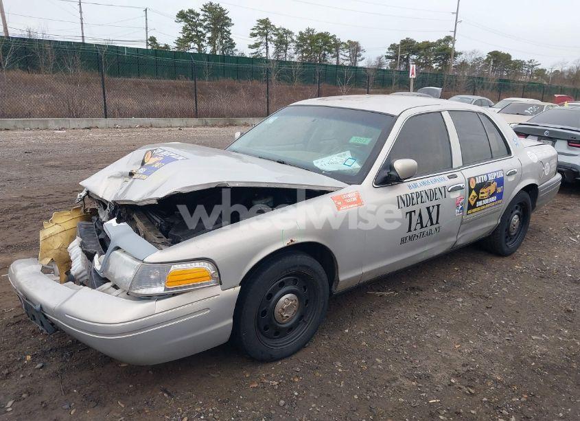 Photo 2 of 2011 Ford Crown VICTORIA LX (VIN 2FABP7EV3BX127207)