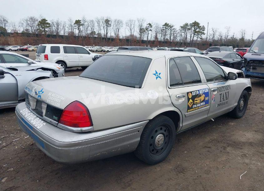 Photo 4 of 2011 Ford Crown VICTORIA LX (VIN 2FABP7EV3BX127207)