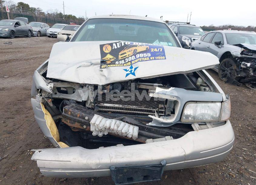 Photo 6 of 2011 Ford Crown VICTORIA LX (VIN 2FABP7EV3BX127207)