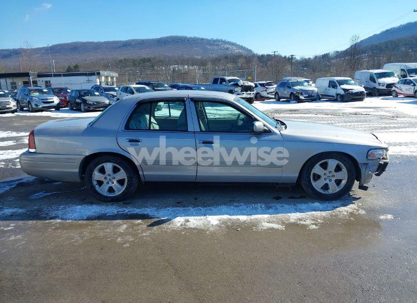 Photo 13 of 2011 Ford Crown VICTORIA LX (VIN 2FABP7EV4BX139060)