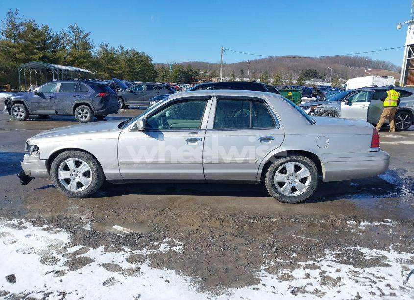 Photo 14 of 2011 Ford Crown VICTORIA LX (VIN 2FABP7EV4BX139060)