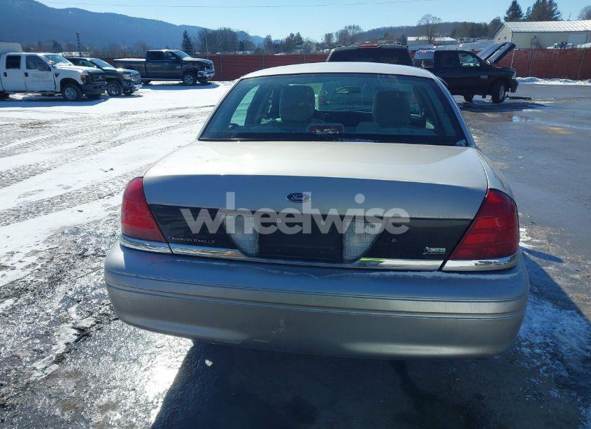 Photo 16 of 2011 Ford Crown VICTORIA LX (VIN 2FABP7EV4BX139060)
