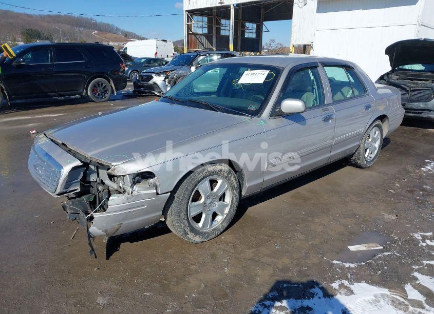 Photo 2 of 2011 Ford Crown VICTORIA LX (VIN 2FABP7EV4BX139060)