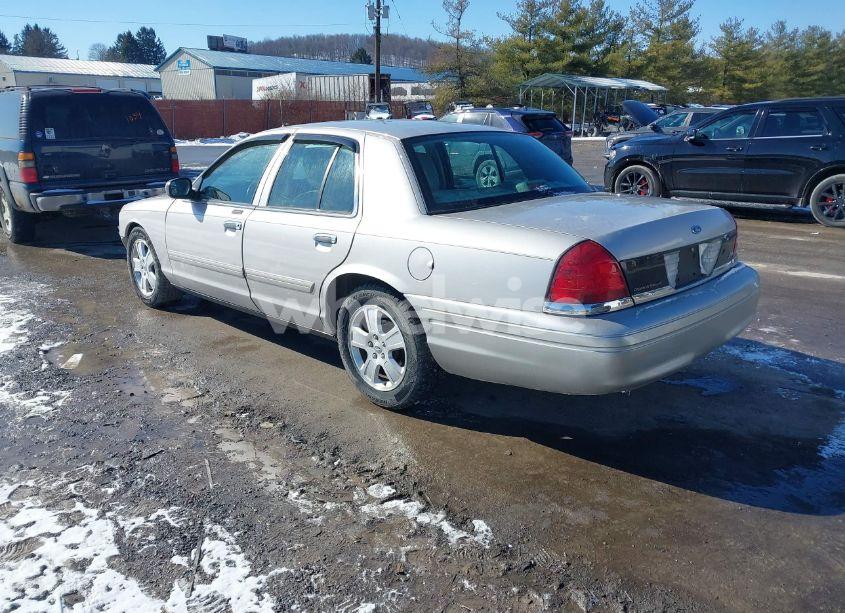 Photo 3 of 2011 Ford Crown VICTORIA LX (VIN 2FABP7EV4BX139060)