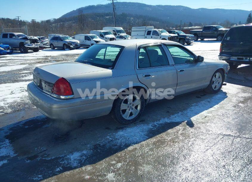 Photo 4 of 2011 Ford Crown VICTORIA LX (VIN 2FABP7EV4BX139060)