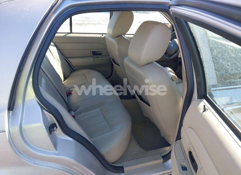 Photo 8 of 2011 Ford Crown VICTORIA LX (VIN 2FABP7EV4BX139060)