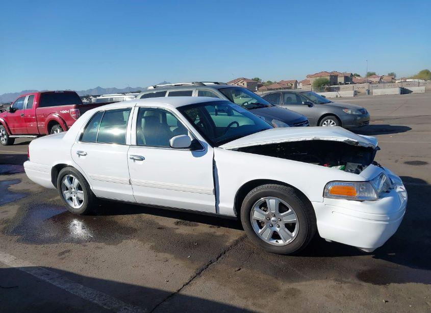 Photo 13 of 2011 Ford Crown VICTORIA LX (VIN 2FABP7EV4BX175296)