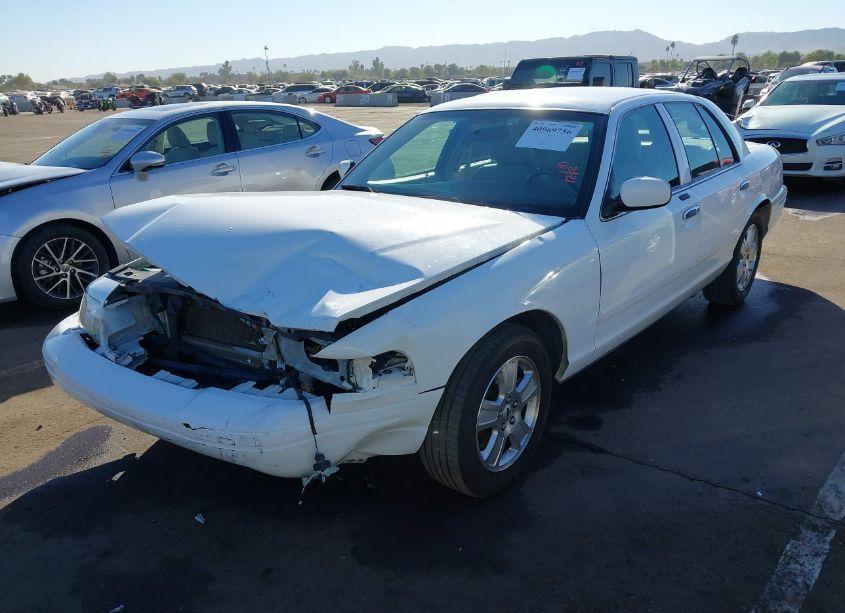 Photo 2 of 2011 Ford Crown VICTORIA LX (VIN 2FABP7EV4BX175296)