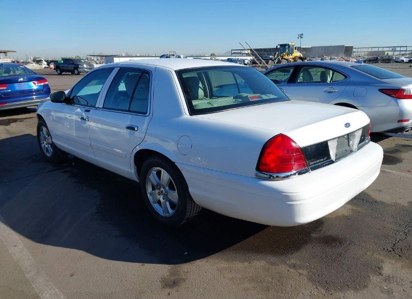 Photo 3 of 2011 Ford Crown VICTORIA LX (VIN 2FABP7EV4BX175296)