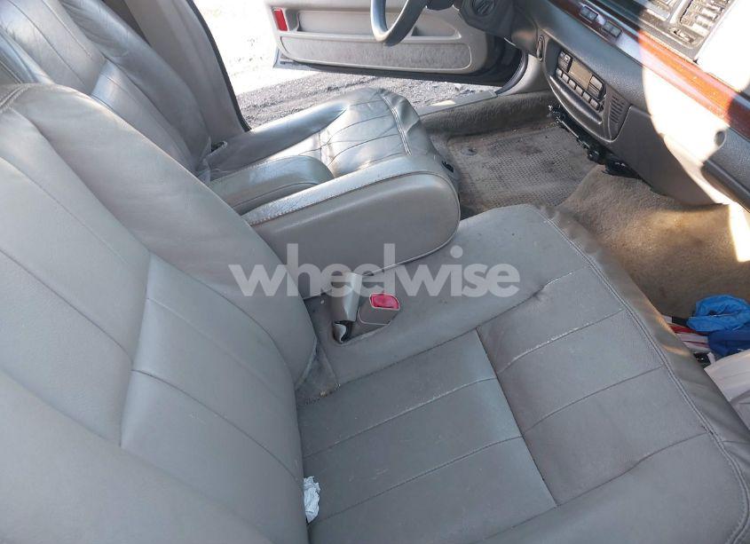 Photo 5 of 2011 Ford Crown VICTORIA LX (VIN 2FABP7EV5BX146745)