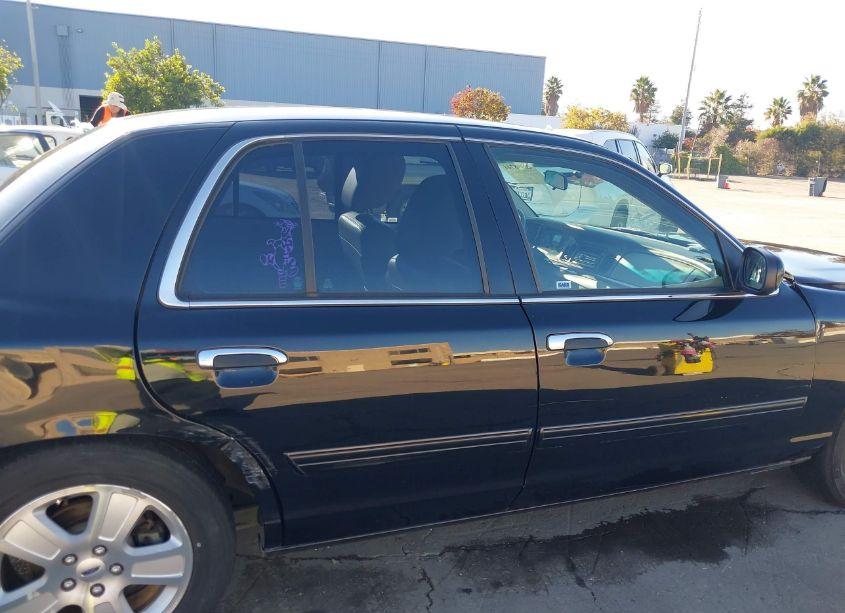 Photo 13 of 2011 Ford Crown VICTORIA LX (VIN 2FABP7EV7BX174448)