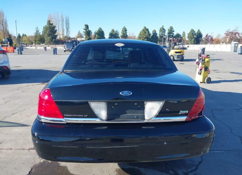 Photo 16 of 2011 Ford Crown VICTORIA LX (VIN 2FABP7EV7BX174448)