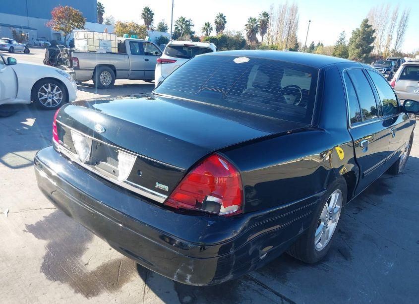 Photo 17 of 2011 Ford Crown VICTORIA LX (VIN 2FABP7EV7BX174448)