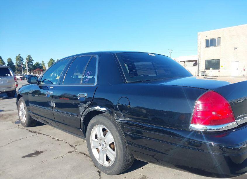 Photo 18 of 2011 Ford Crown VICTORIA LX (VIN 2FABP7EV7BX174448)