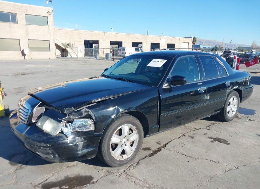 Photo 2 of 2011 Ford Crown VICTORIA LX (VIN 2FABP7EV7BX174448)