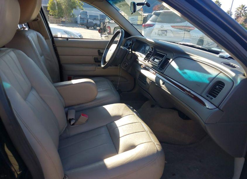 Photo 5 of 2011 Ford Crown VICTORIA LX (VIN 2FABP7EV7BX174448)