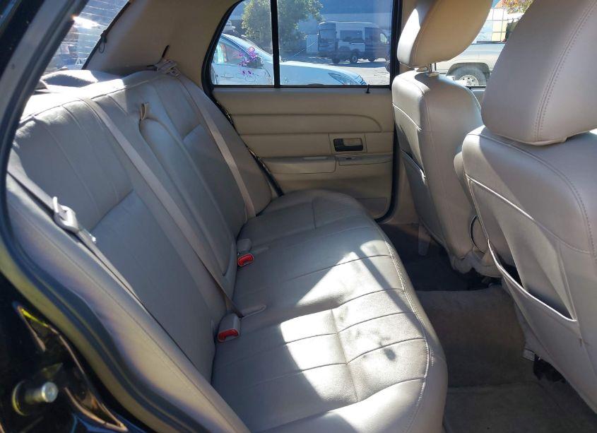 Photo 8 of 2011 Ford Crown VICTORIA LX (VIN 2FABP7EV7BX174448)