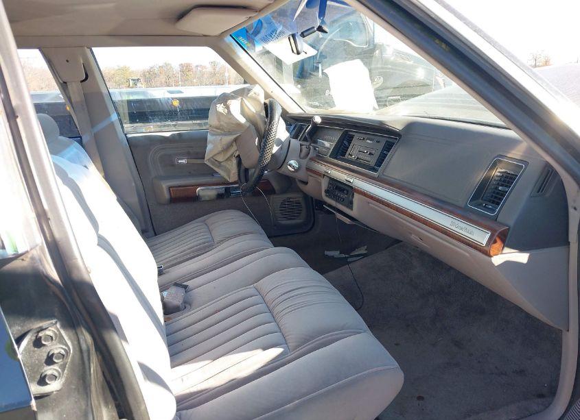 Photo 5 of 1990 Ford Crown VICTORIA LX (VIN 2FACP74FXLX132159)
