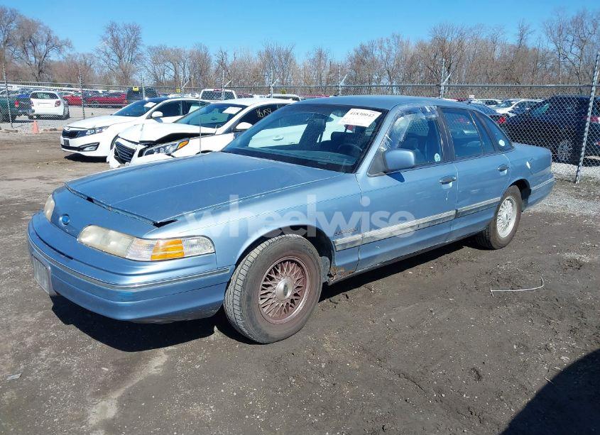 Photo 2 of 1992 Ford Crown VICTORIA LX (VIN 2FACP74W0NX123893)