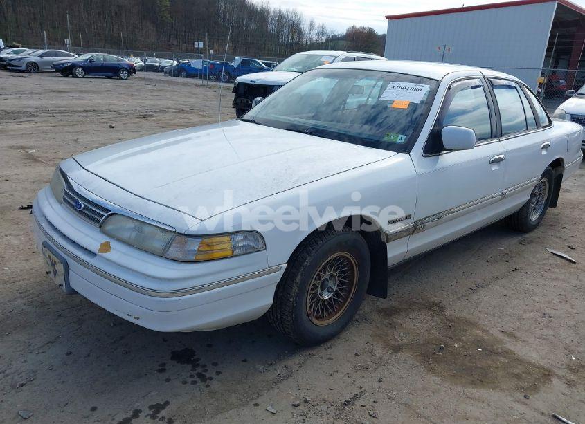 Photo 2 of 1993 Ford Crown VICTORIA LX (VIN 2FACP74W2PX101414)