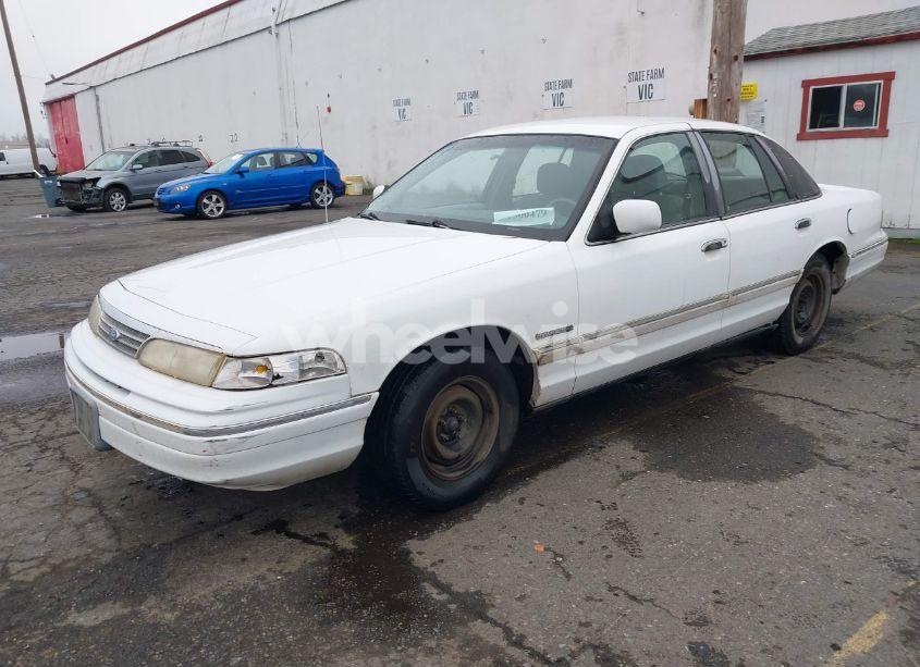 Photo 2 of 1993 Ford Crown VICTORIA LX (VIN 2FACP74W2PX121792)