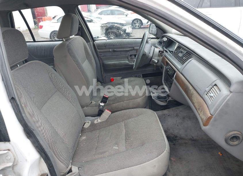 Photo 5 of 1993 Ford Crown VICTORIA LX (VIN 2FACP74W2PX121792)