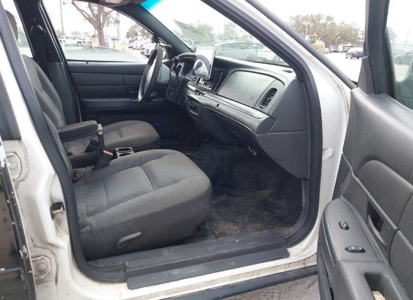 Photo 5 of 2005 Ford Crown VICTORIA POLICE (VIN 2FAFP71W05X179625)