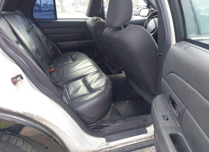 Photo 8 of 2005 Ford Crown VICTORIA POLICE (VIN 2FAFP71W05X179625)