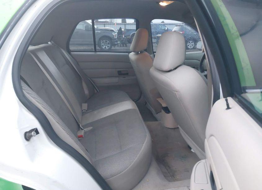 Photo 8 of 2006 Ford Crown VICTORIA POLICE/POLICE INTERCEPTOR (VIN 2FAFP71W16X142472)