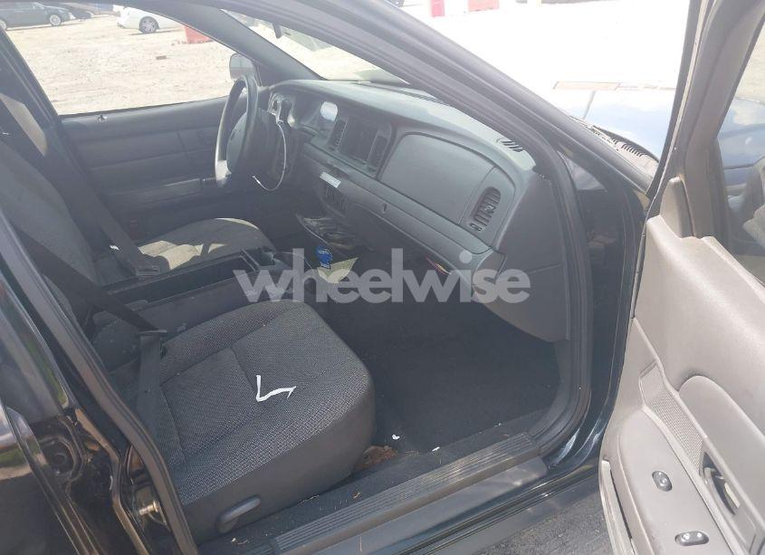 Photo 5 of 2005 Ford Crown VICTORIA POLICE (VIN 2FAFP71W45X149530)