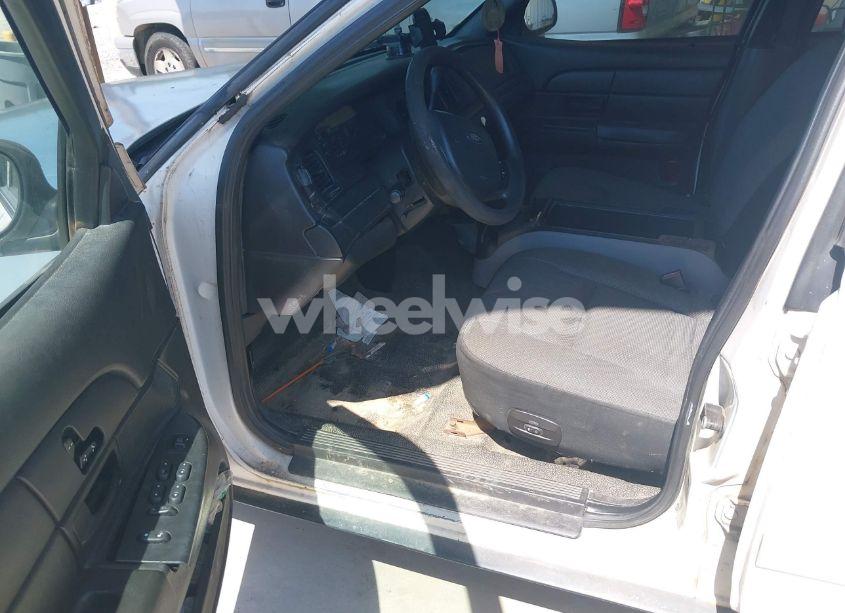 Photo 5 of 2007 Ford Crown VICTORIA POLICE/POLICE INTERCEPTOR (VIN 2FAFP71W47X128454)