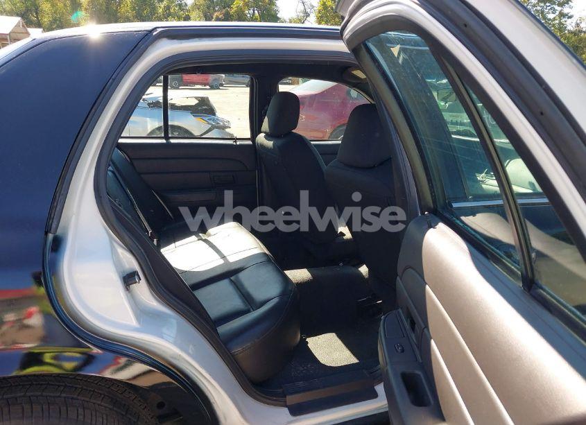 Photo 8 of 2006 Ford Crown VICTORIA POLICE/POLICE INTERCEPTOR (VIN 2FAFP71W66X102775)