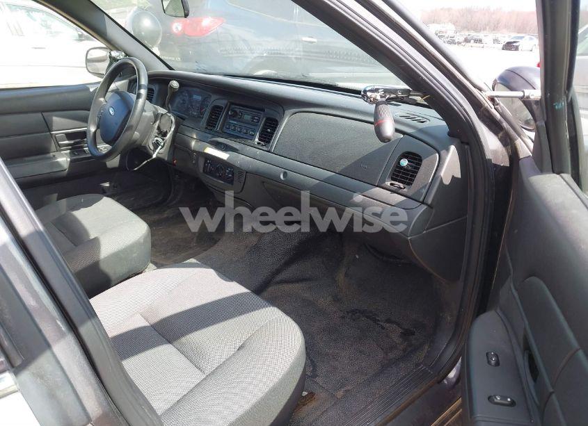 Photo 5 of 2007 Ford Crown VICTORIA POLICE/POLICE INTERCEPTOR (VIN 2FAFP71W97X155407)