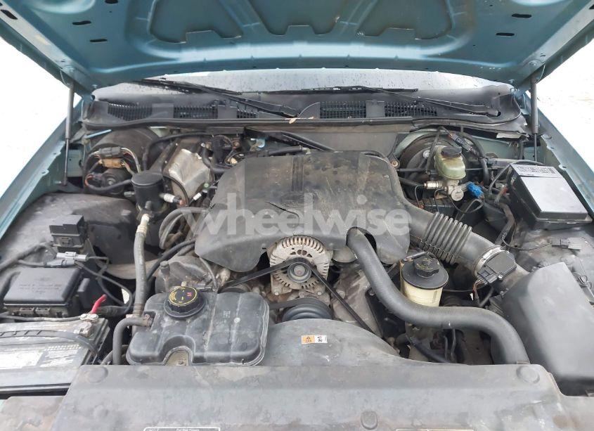 Photo 10 of 2000 Ford Crown VICTORIA COMMERCIAL APPLICATIONS (VIN 2FAFP72W4YX181431)