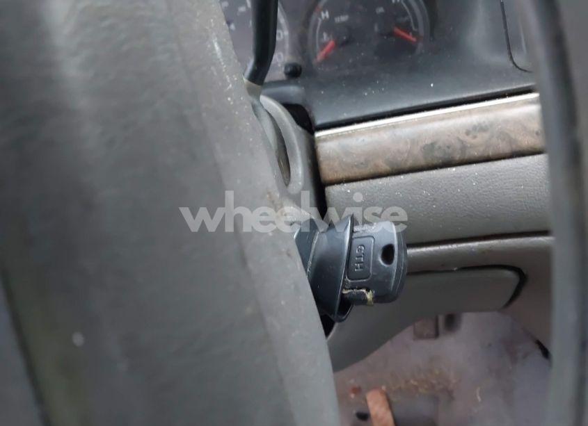 Photo 11 of 2000 Ford Crown VICTORIA COMMERCIAL APPLICATIONS (VIN 2FAFP72W4YX181431)