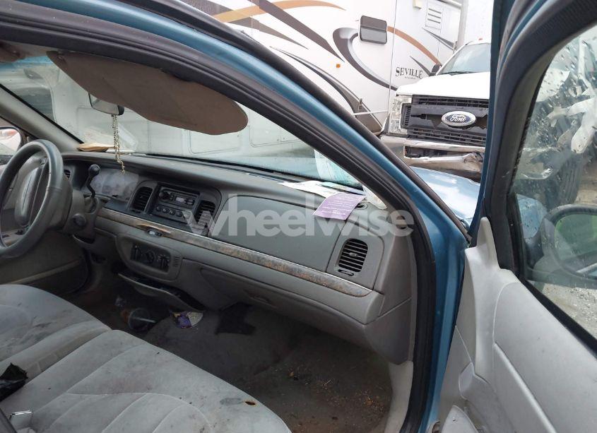 Photo 5 of 2000 Ford Crown VICTORIA COMMERCIAL APPLICATIONS (VIN 2FAFP72W4YX181431)