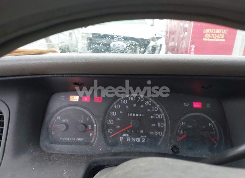 Photo 7 of 2000 Ford Crown VICTORIA COMMERCIAL APPLICATIONS (VIN 2FAFP72W4YX181431)