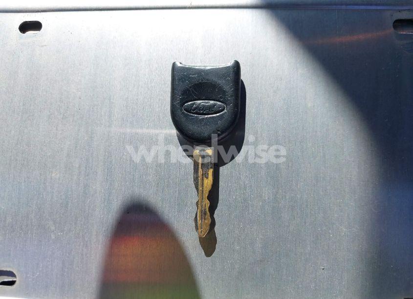 Photo 11 of 2006 Ford Crown VICTORIA STANDARD (VIN 2FAFP73V96X148122)