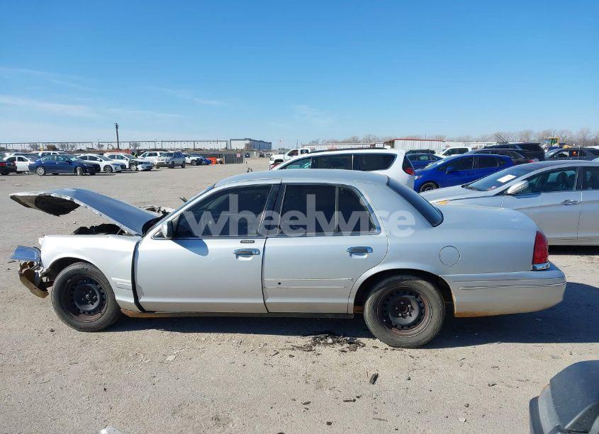 Photo 14 of 2001 Ford Crown VICTORIA (VIN 2FAFP73W01X203624)