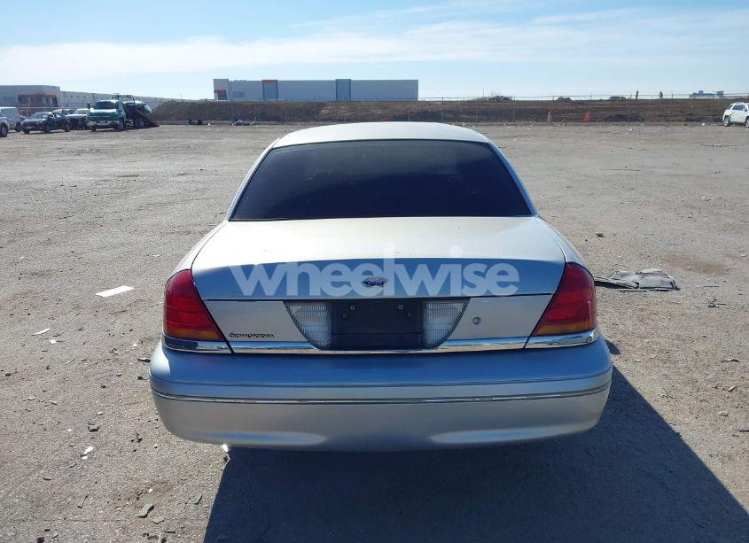 Photo 16 of 2001 Ford Crown VICTORIA (VIN 2FAFP73W01X203624)