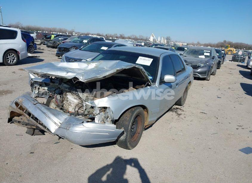 Photo 2 of 2001 Ford Crown VICTORIA (VIN 2FAFP73W01X203624)