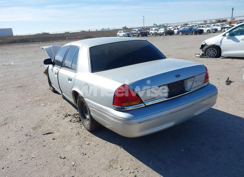Photo 3 of 2001 Ford Crown VICTORIA (VIN 2FAFP73W01X203624)