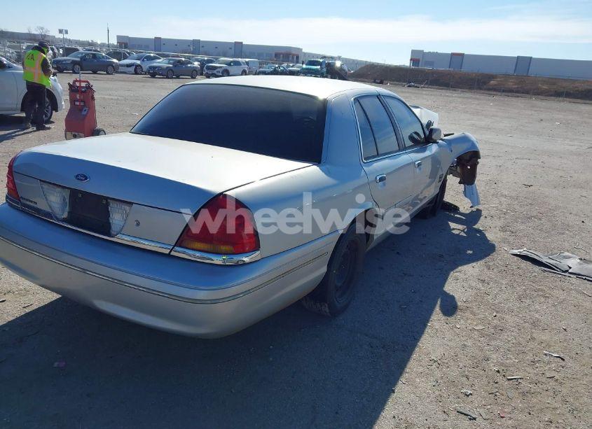 Photo 4 of 2001 Ford Crown VICTORIA (VIN 2FAFP73W01X203624)