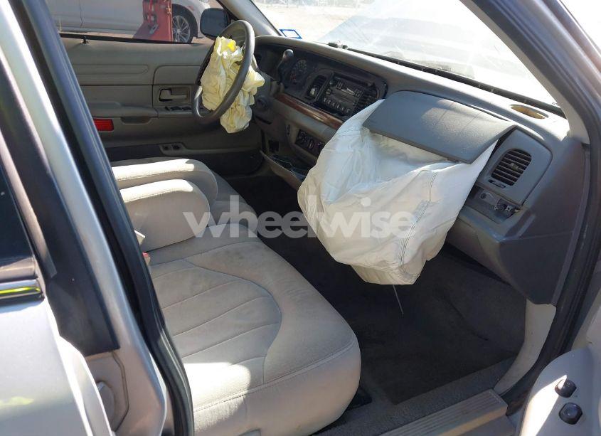 Photo 5 of 2001 Ford Crown VICTORIA (VIN 2FAFP73W01X203624)