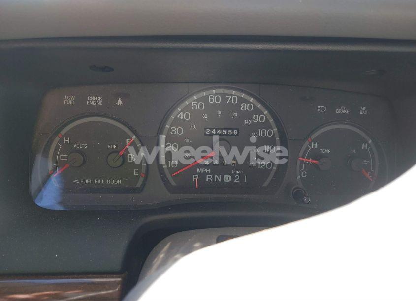 Photo 7 of 2001 Ford Crown VICTORIA (VIN 2FAFP73W01X203624)