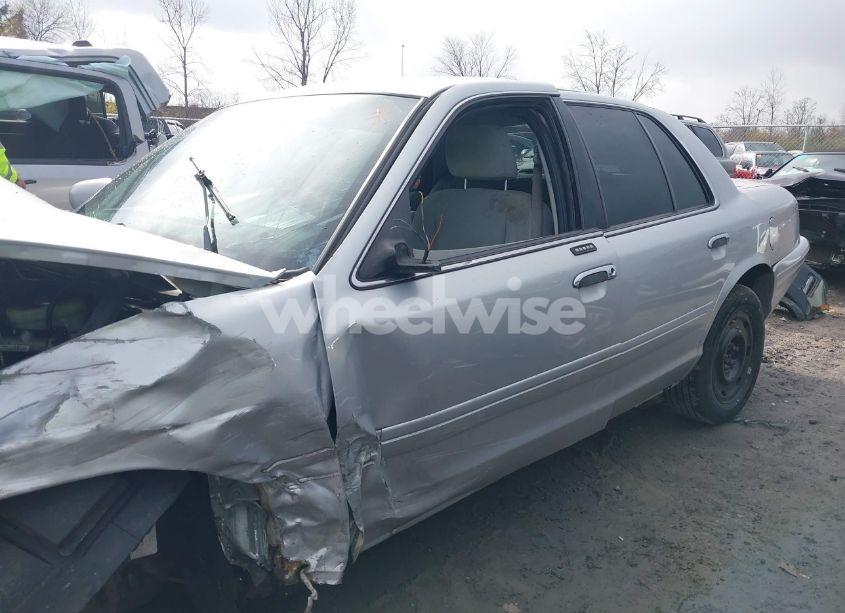 Photo 13 of 2003 Ford Crown VICTORIA STANDARD (VIN 2FAFP73W03X127423)