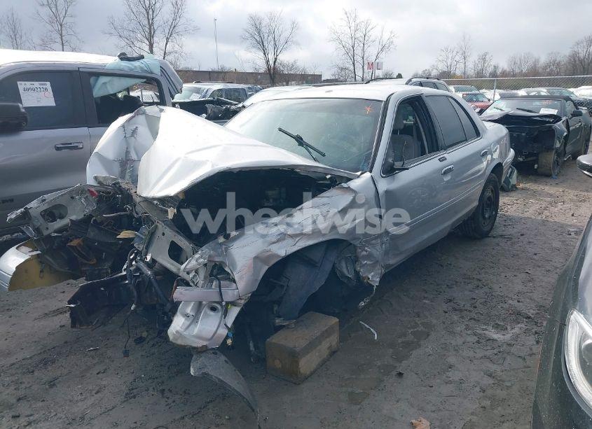 Photo 2 of 2003 Ford Crown VICTORIA STANDARD (VIN 2FAFP73W03X127423)