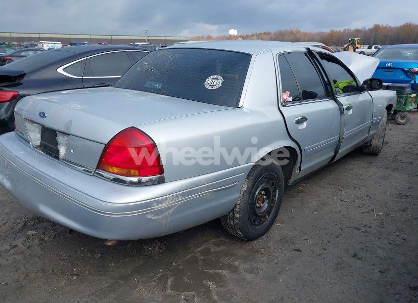 Photo 4 of 2003 Ford Crown VICTORIA STANDARD (VIN 2FAFP73W03X127423)