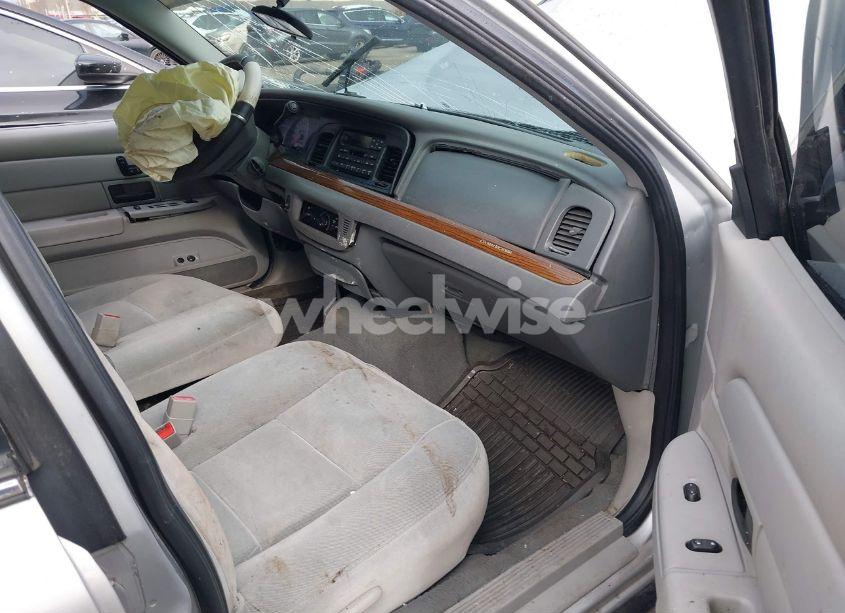 Photo 5 of 2003 Ford Crown VICTORIA STANDARD (VIN 2FAFP73W03X127423)